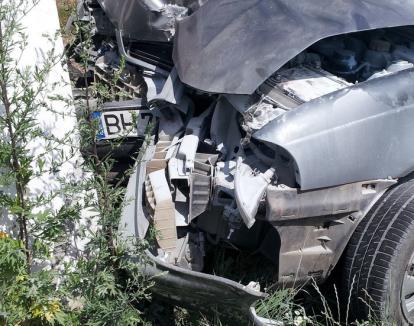 Doi bihoreni au murit, după ce şoferul de 23 de ani a urcat la volan fără permis şi a pierdut controlul din cauza vitezei